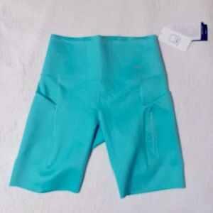 NIKE GO Women's High-Waisted 8" Biker Shorts with Pockets